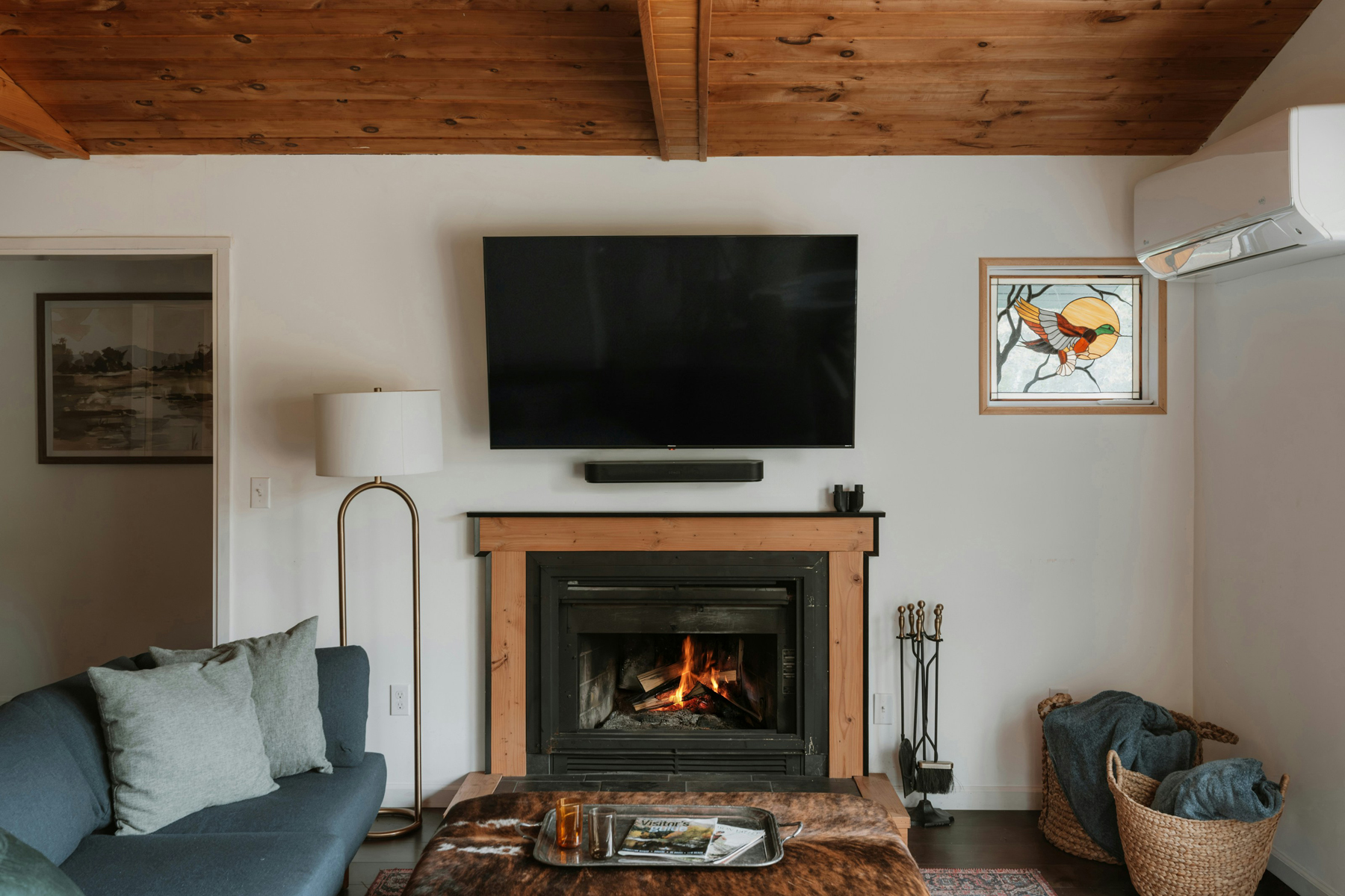 Vernachlässigter staubiger Fernseher