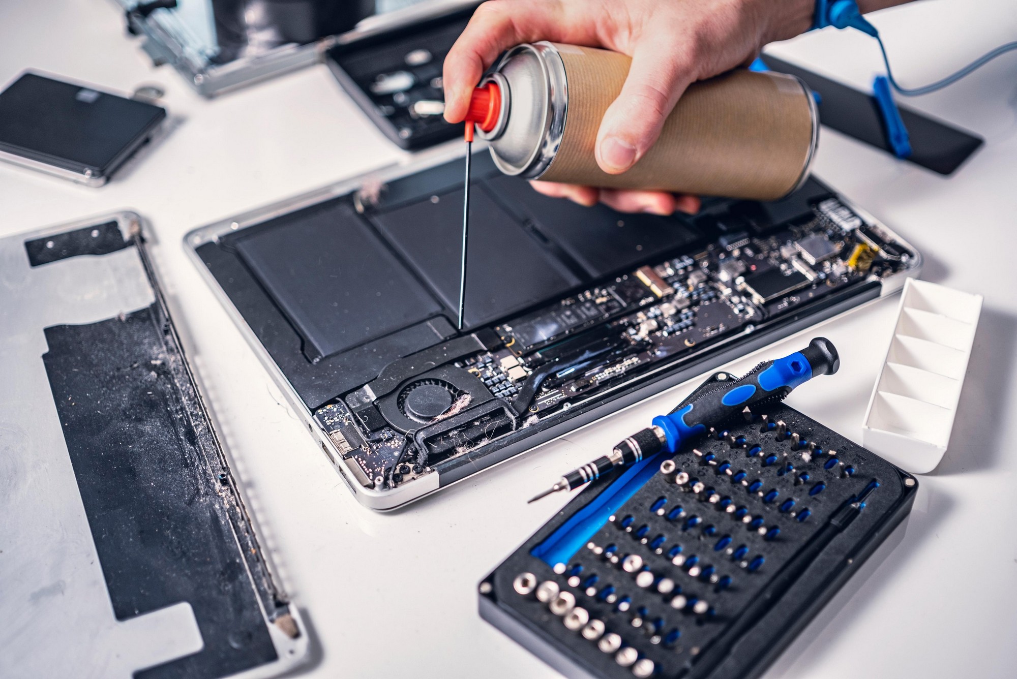 Druckluftspray zur Reinigung von Elektronik